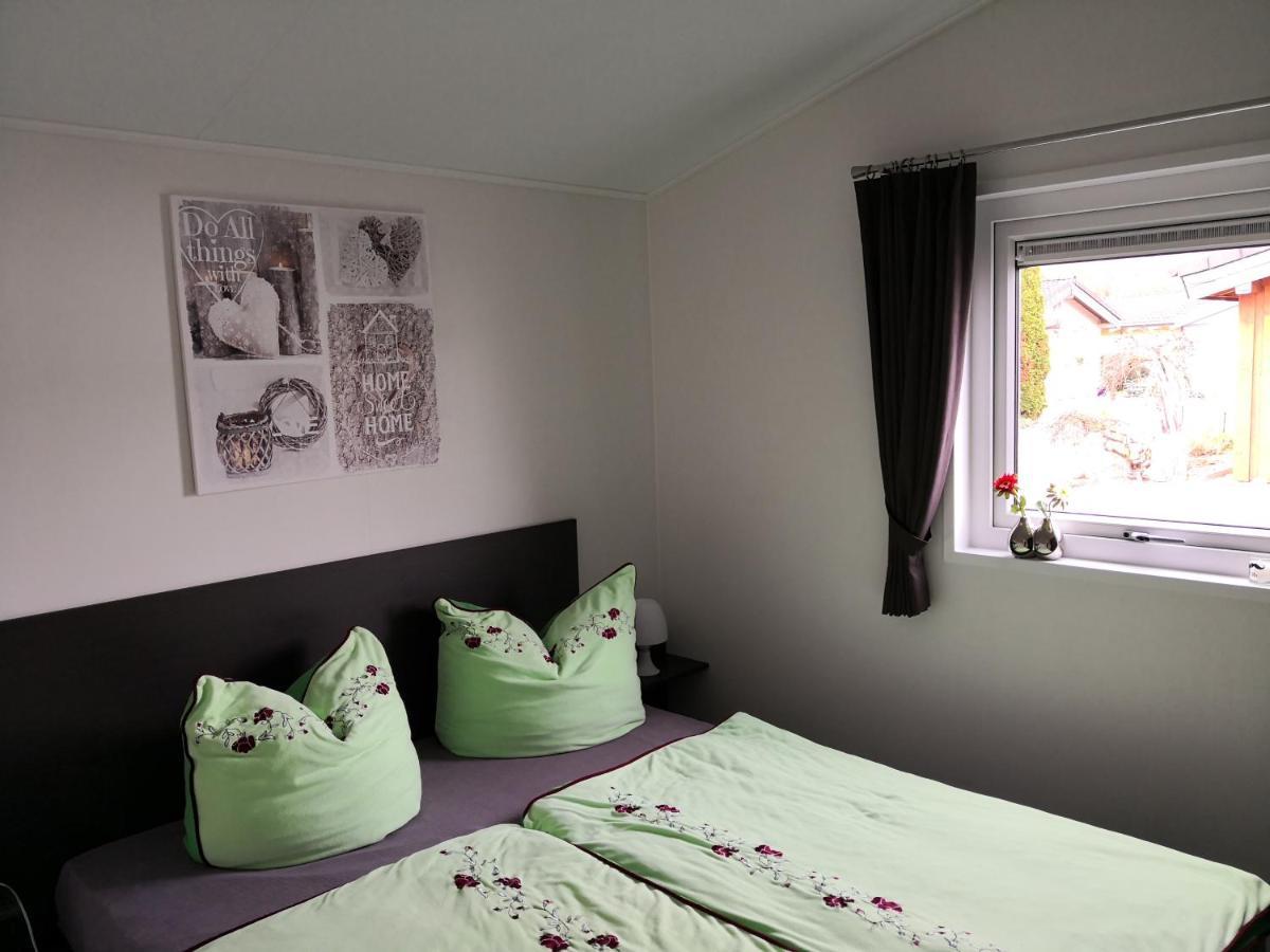 Ferienhaus Malefi 1 Am Guelser Moselbogen โคเบลนซ์ ภายนอก รูปภาพ
